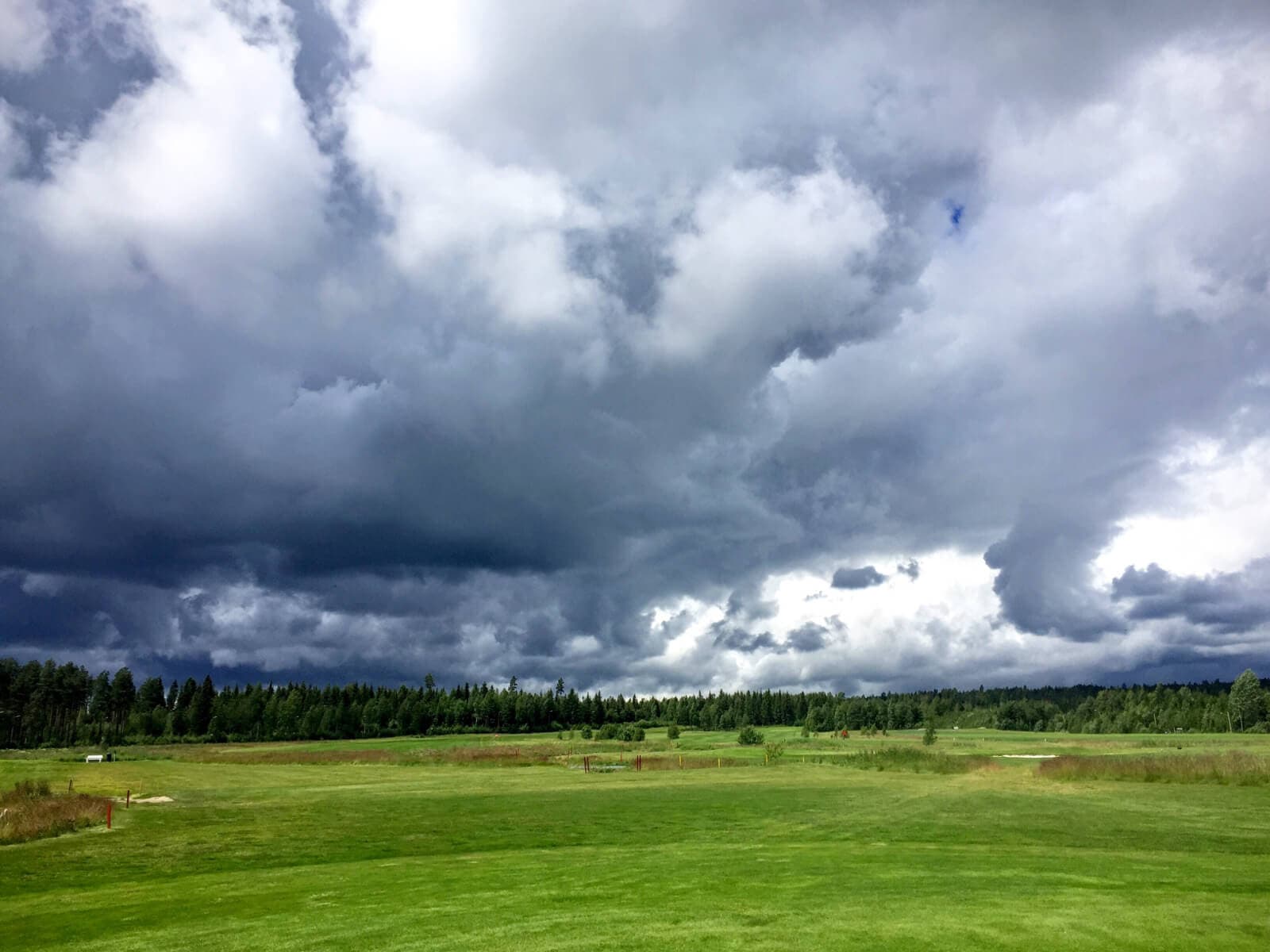 -Og dette gjør hun med en mobiltelefon…