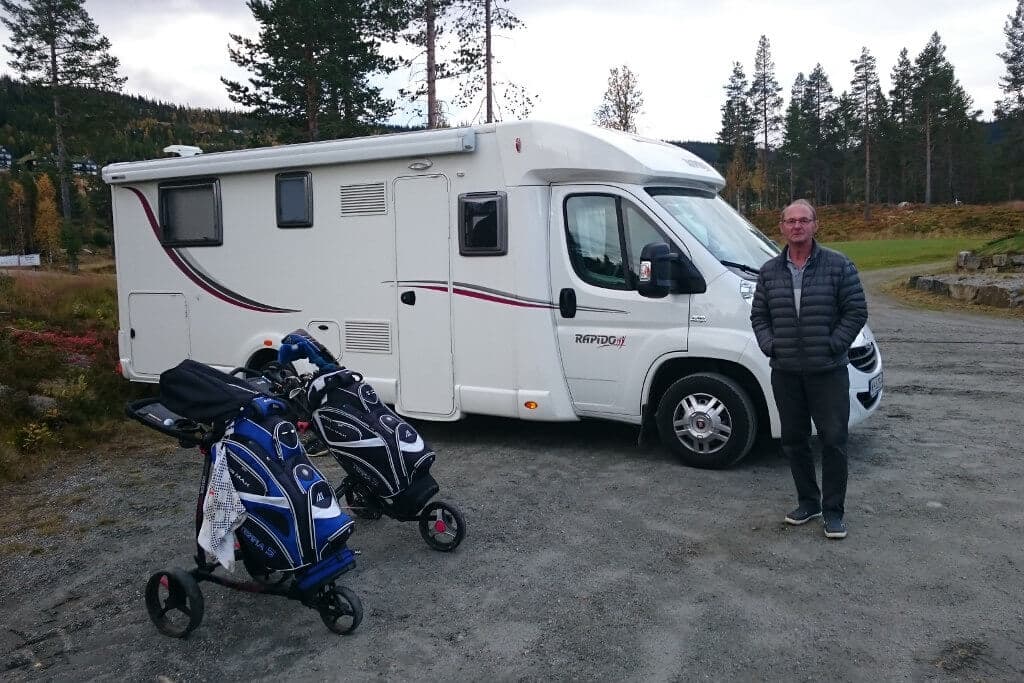 Med bobil fra golfbane til golfbane