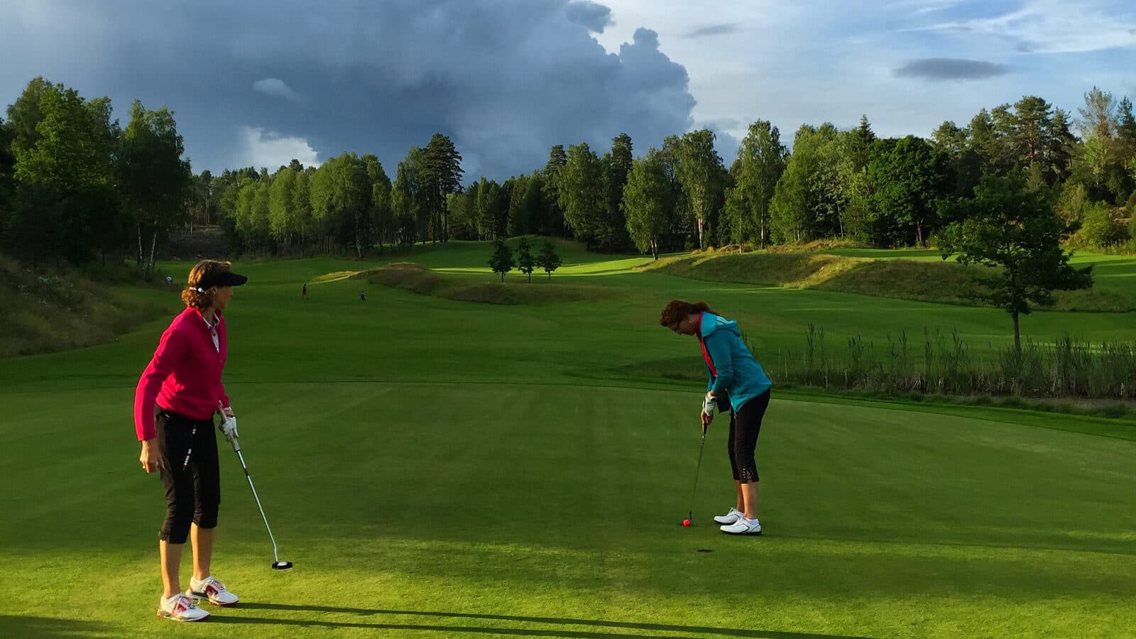 -Og dette gjør hun med en mobiltelefon…