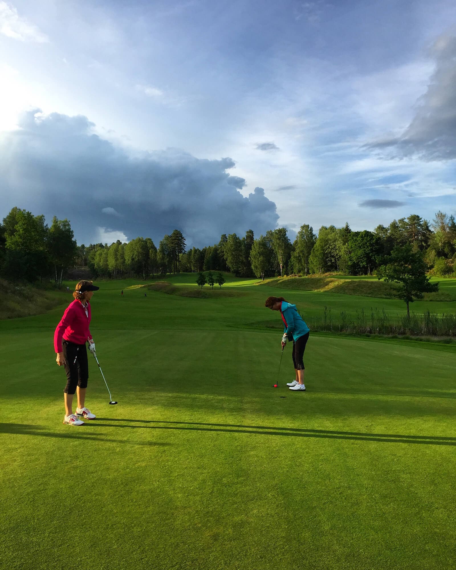 -Og dette gjør hun med en mobiltelefon…