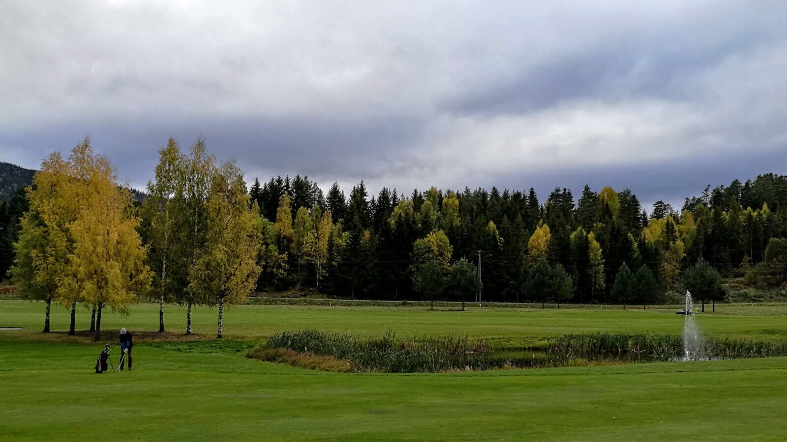 Finnes det noe bedre enn høstgolf på en deilig bane?