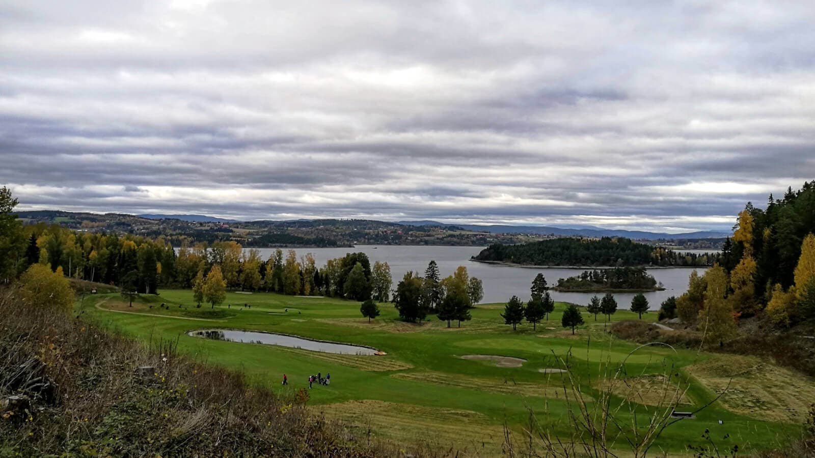 Finnes det noe bedre enn høstgolf på en deilig bane?