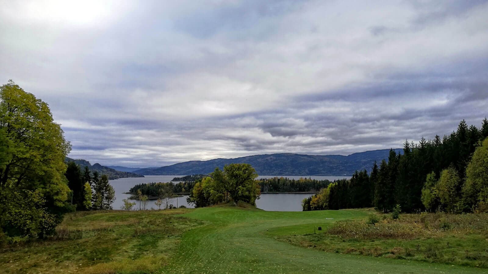 Finnes det noe bedre enn høstgolf på en deilig bane?